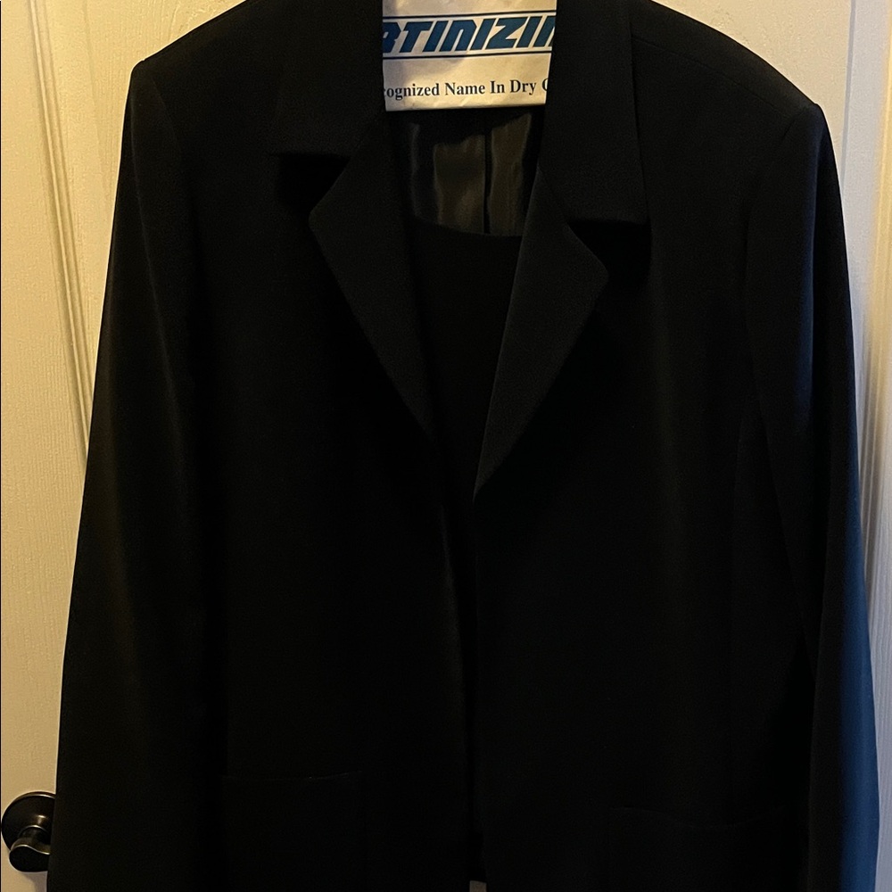 Jones Wear Black Blazer